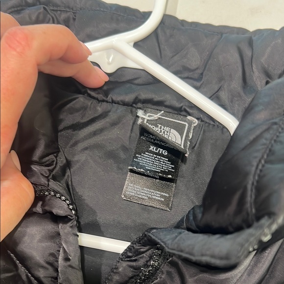 The North Face Black Puffer Vest - Picture 3 of 3